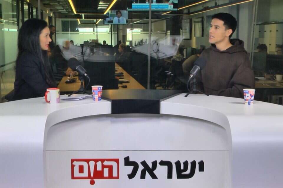 הראל סקעת ושיר זיו , מערכת ישראל היום