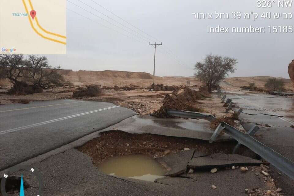 קרס לחלוטין. כביש 40 בעקבות השיטפונות בערבה , נתיבי ישראל