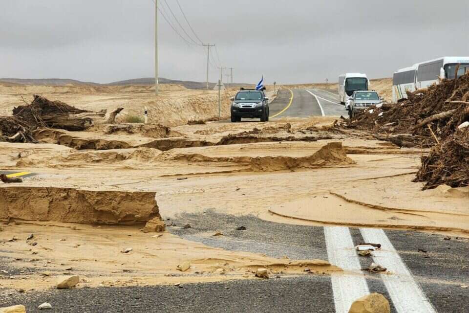 האבנים הדרדרו. מזג אוויר קיצוני באפריל בנגב , שי ידאל אל פורת