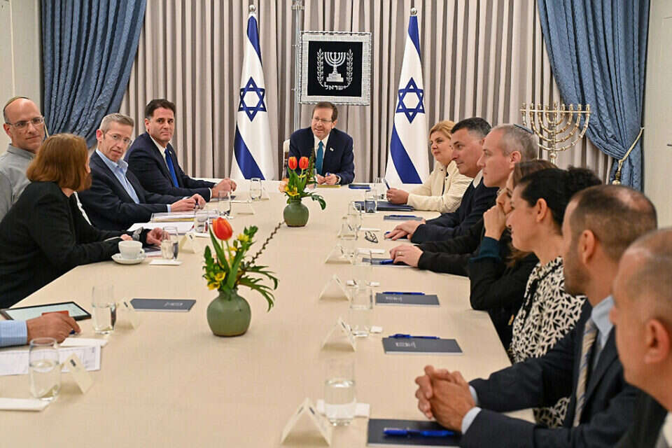 השיחות בבית הנשיא (ארכיון) , קובי גדעון, לע"מ