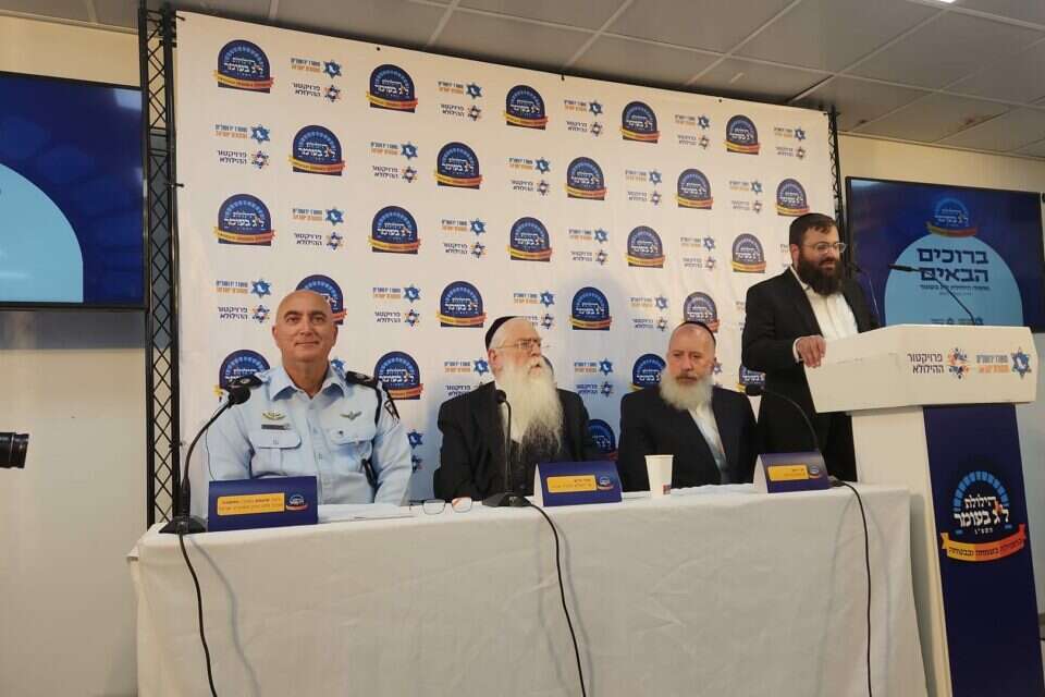 השר מאיר פורש ויו"ר ההילולה מציגים את מתווה מירון , דוד כהן - ג'יני