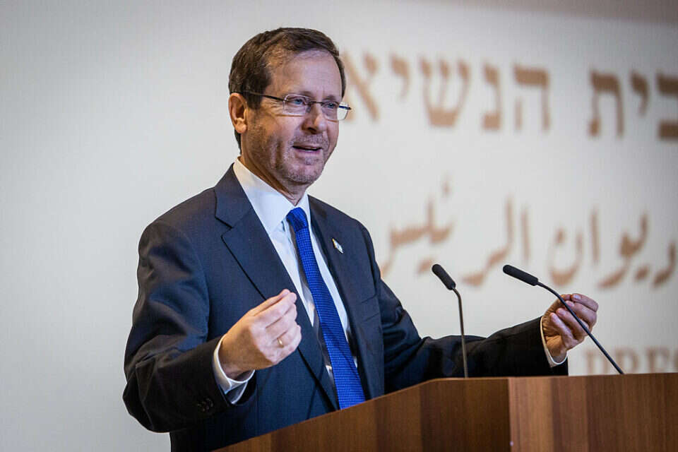 פעמיים הרצוג (ארכיון) , אורן בן חקון