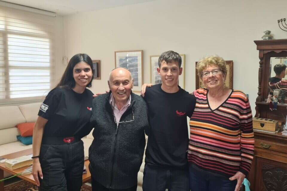 צופי האש עם ניצולי השואה , 