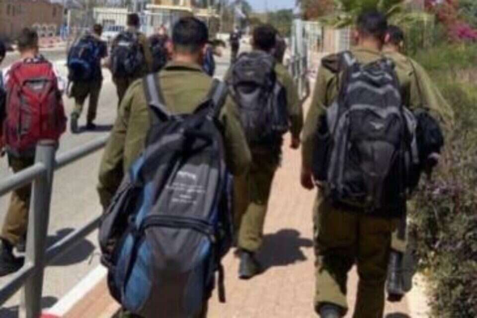 חיילי הפלוגה בגולני נפקדים ,