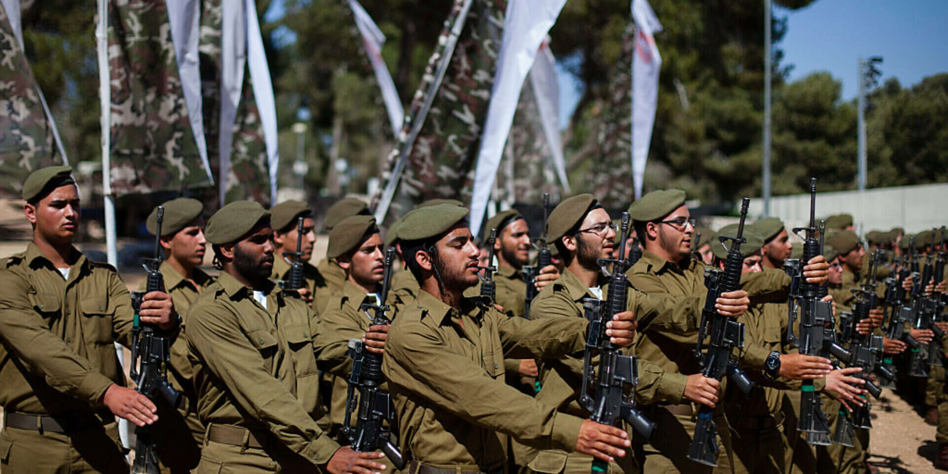 חיילים חרדים בטקס השבעה (למצולמים אין כל קשר לכתבה) , דודי ועקנין