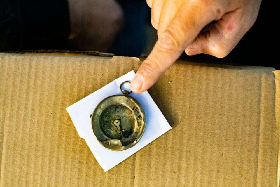 המצפן שנמצא , יולי שוורץ רשות העתיקות
