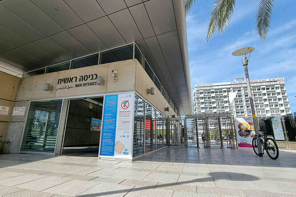 "תבחרו במסכה הנכונה". המרכז הרפואי רמב"ם, מקום עבודתו של רביע , דוברות רמב"ם