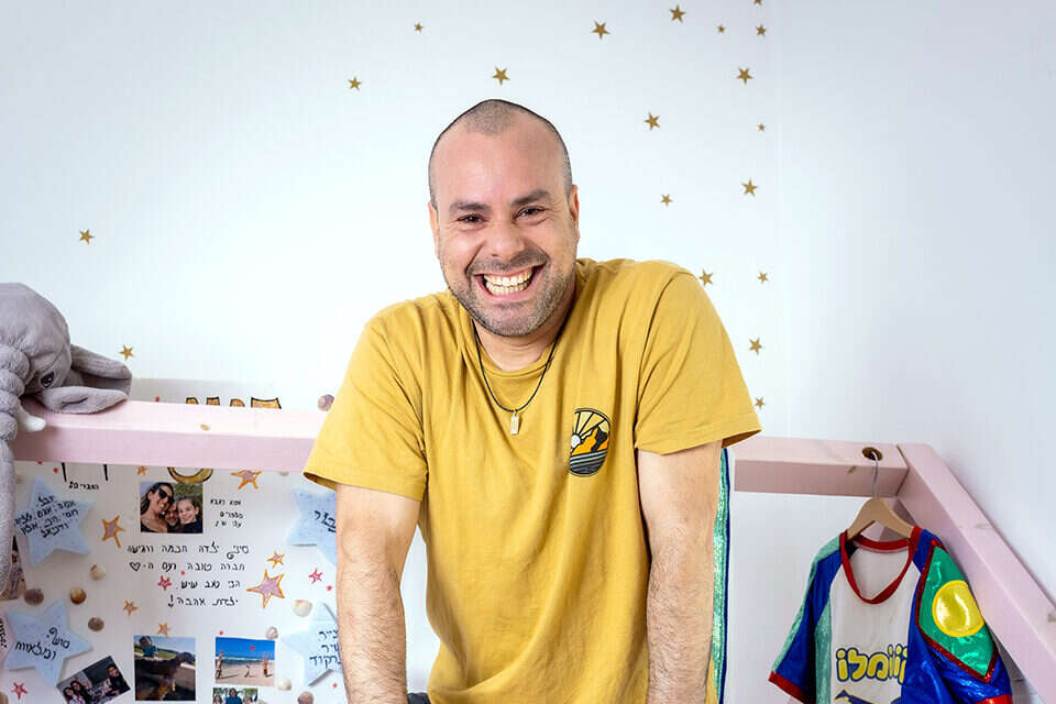 "אני אבא טוב, אבל תמיד יש בי את הספק שאומר, אולי אני לא נותן מספיק כי אני עסוק מדי?" לביא קגן , אריק סולטן, איפור: ורד בדוסה רוטרו
