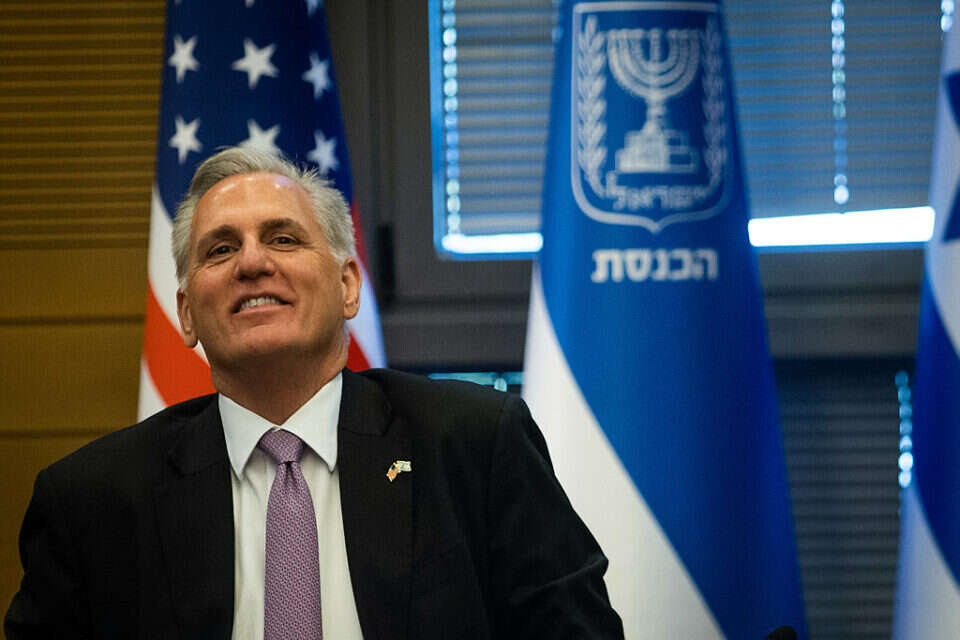 קווין מקארתי' , אורן בן חקון