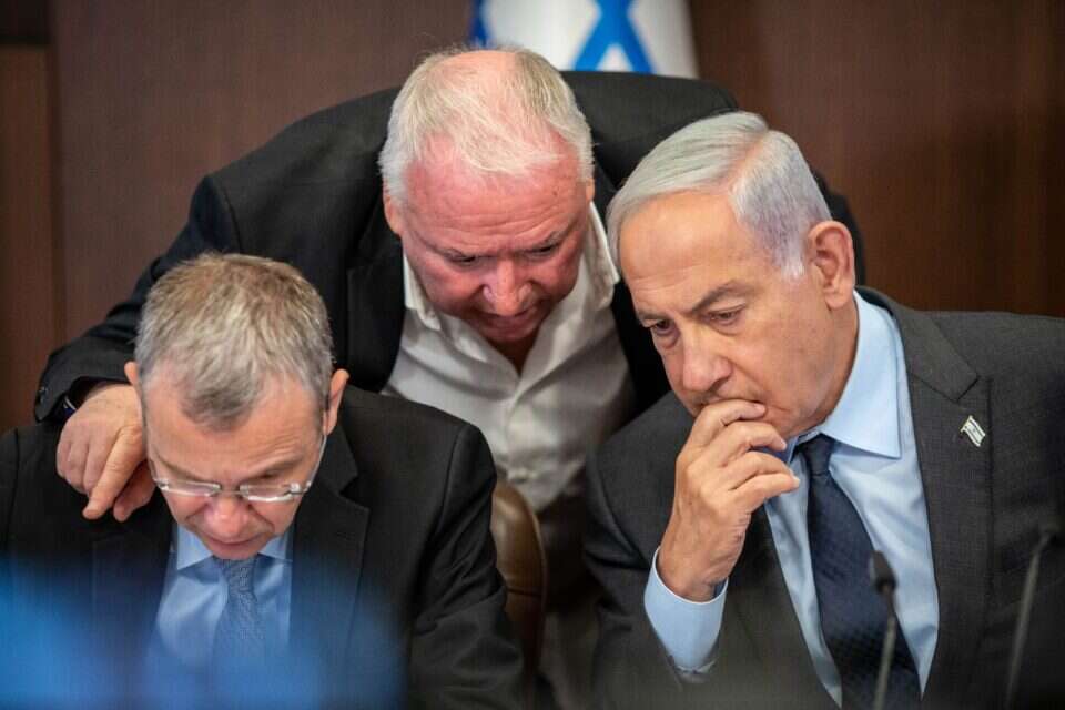 נתניהו בישיבת הממשלה. (ארכיון) , אמיל סלמן