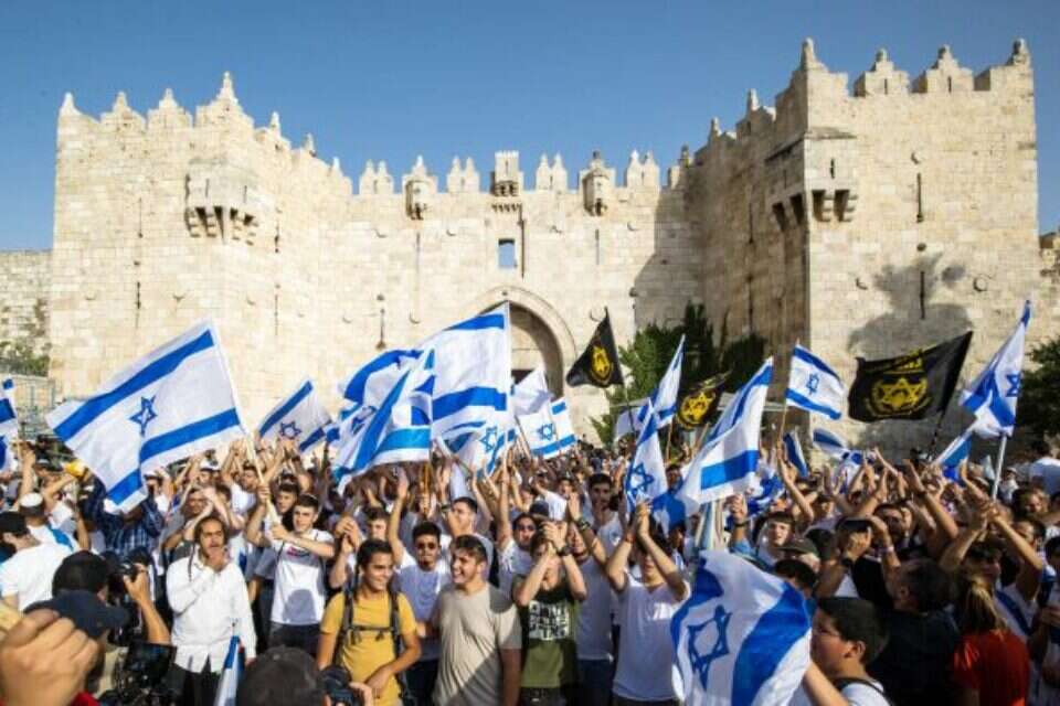 מצעד הדגלים (ארכיון) , אורן בן חקון