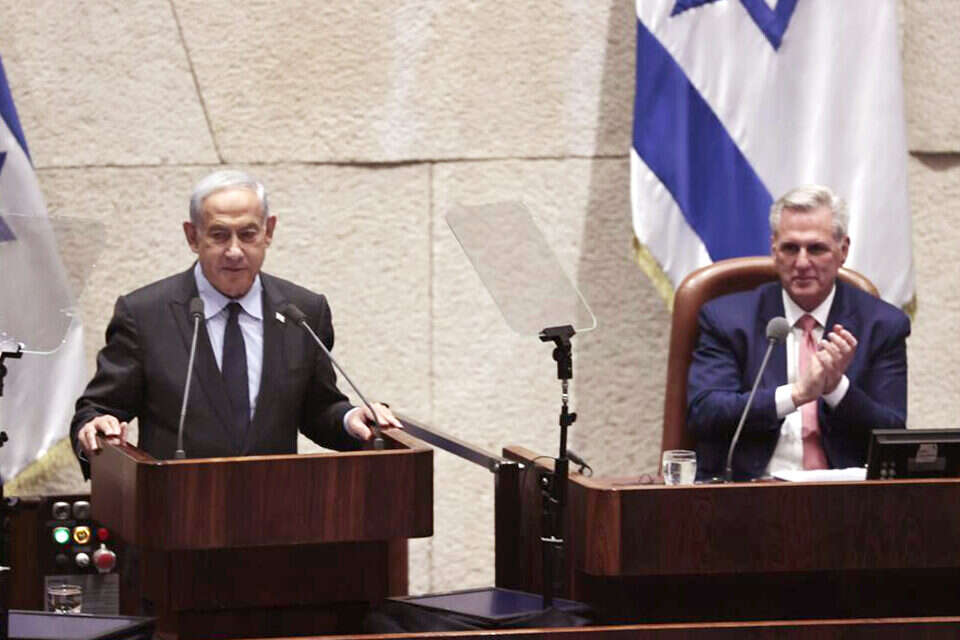 יו"ר בית הנבחרים האמריקני קווין מקארת'י וראש הממשלה בנימין נתניהו , אורן בן חקון