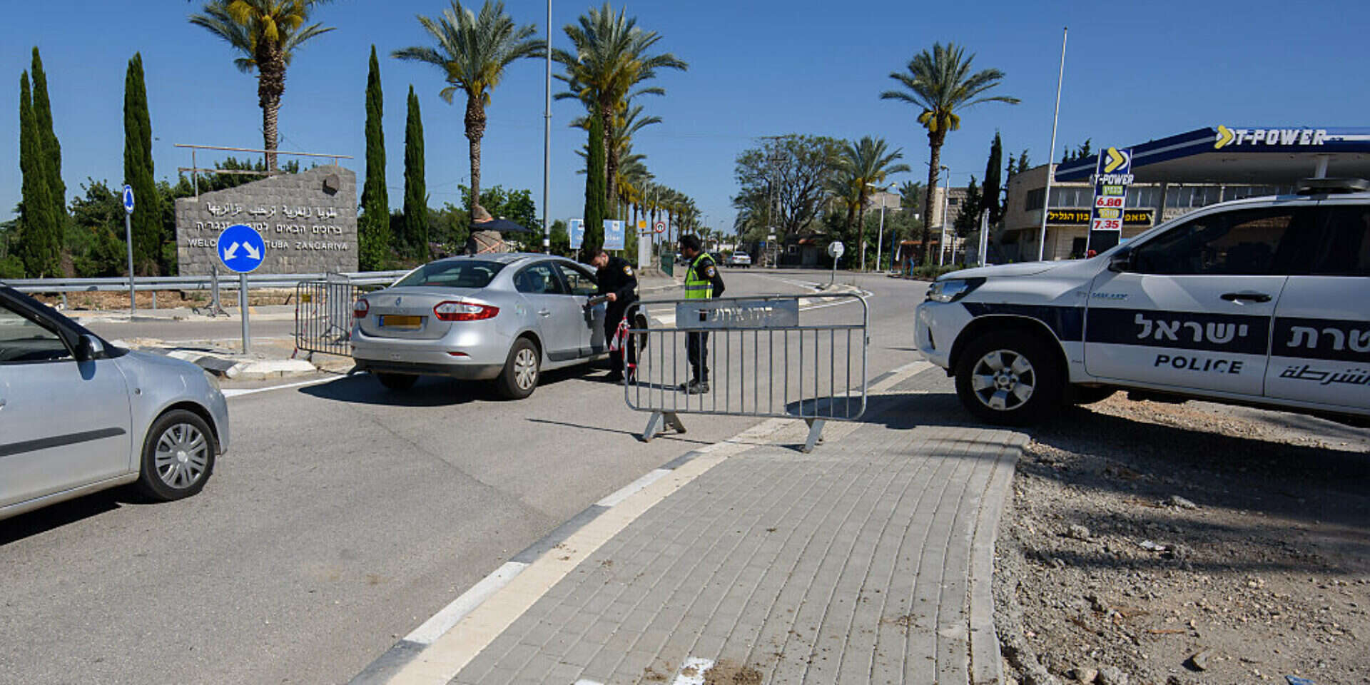מחסום בכניסה לטובא זנגריה , אייל מרגולין - ג'יני
