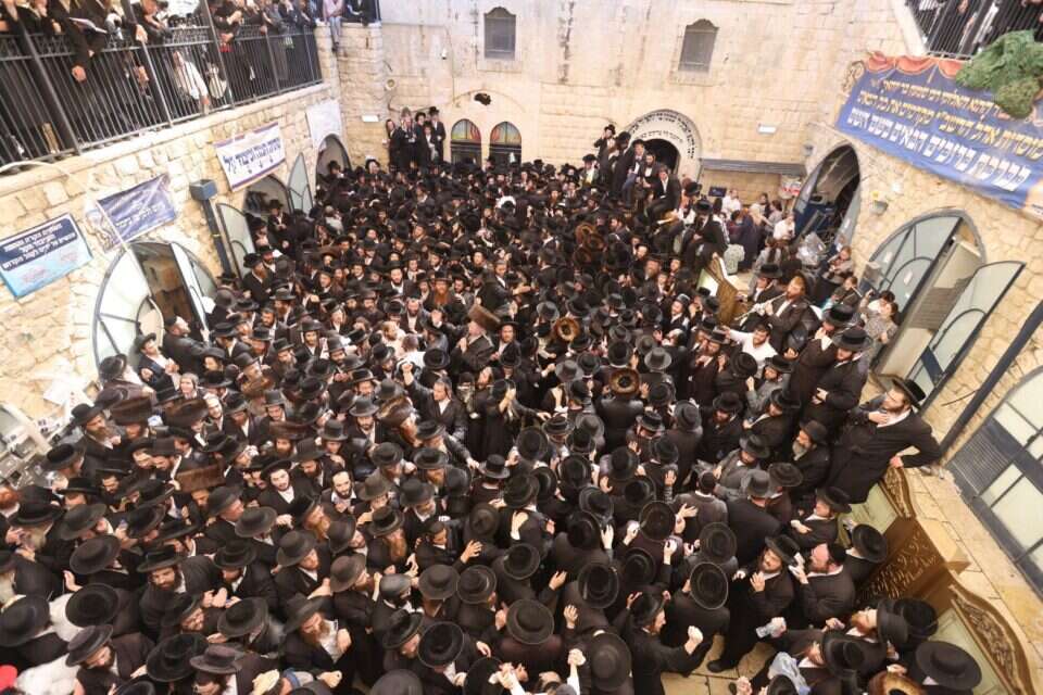 מתפללים פורצים למתחם ציון הרשב"י, אשתקד , דוד כהן/ג'יני
