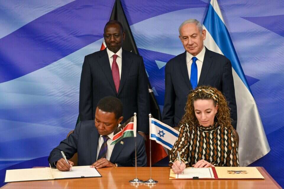 חתימת ההסכם , המשרד להגנת הסביבה
