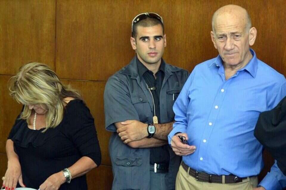 אולמרט וזקן בבית המשפט // חברות קרובה שהתמוטטה. אולמרט וזקן בבית המשפט , 