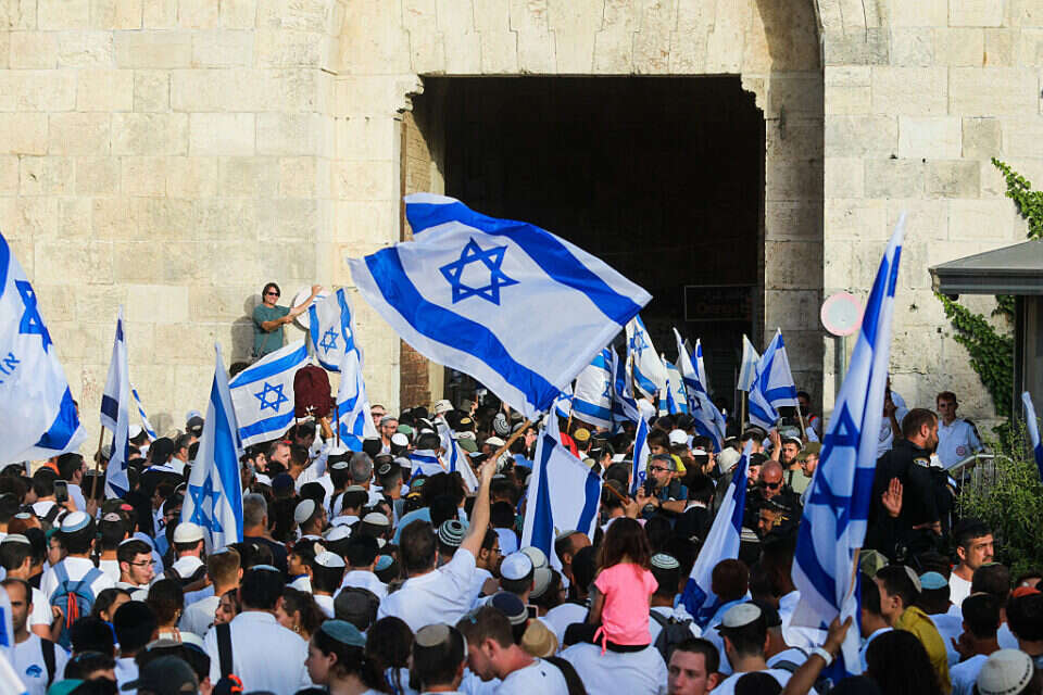 מצעד הדגלים (ארכיון) , אורן בן חקון