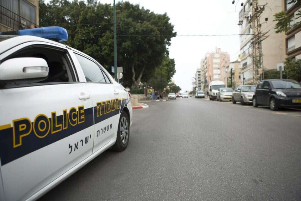 לאחר שהגיעו לחורשה והורו למתלונן לצאת מרכבו, הקטין הראשון והאדם האחר תקפו את המתלונן, כאשר הקטין הכה אותו באמצעות מוט הברזל
(אילוסטרציה) , יהושע יוסף