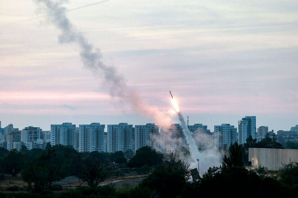 טילי כיפת ברזל משוגרים לעבר רקטות הג'יהאד , AFP