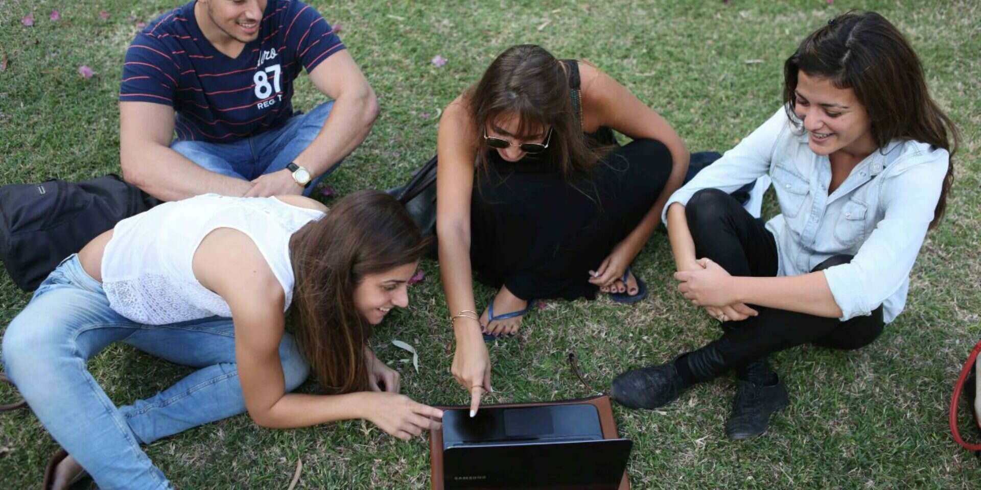 סטודנטים (למצולמים אין קשר לתוכן הכתבה) , יהושע יוסף