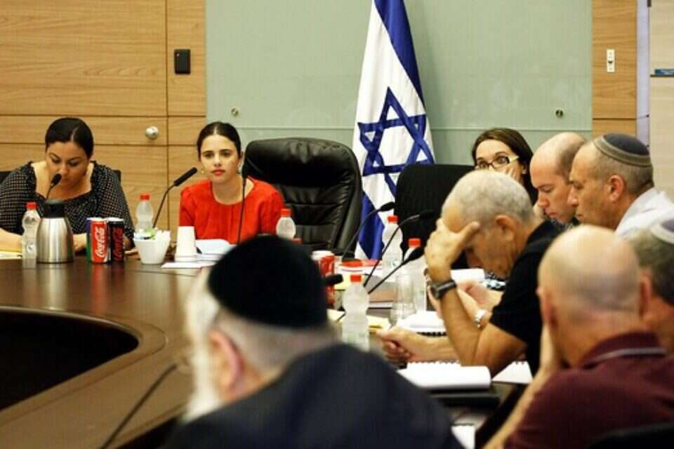 דיוני הוועדה. ח"כ שקד: "מנסים למצוא חלופה שבה כולם יתמכו" צילום: אורי לנץ // דיוני הוועדה. ח"כ שקד: "מנסים למצוא חלופה שבה כולם יתמכו" ,