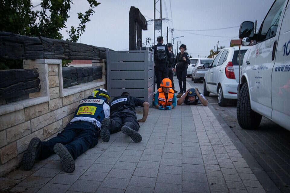 מתגוננים בשדרות , אורן בן חקון