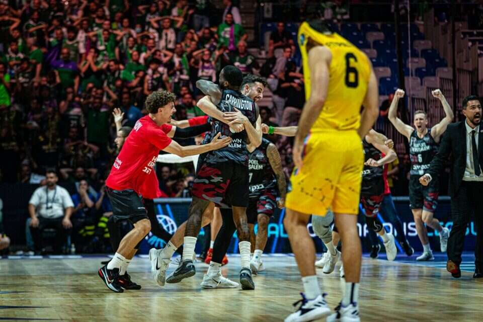 קרינגטון מאושר , FIBA