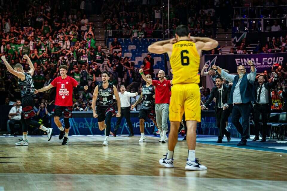 האדומים חוגגים בספרד , FIBA