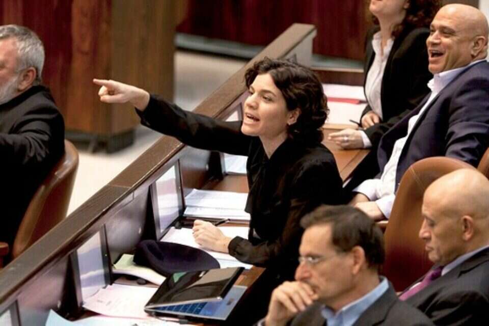 חברי האופוזיציה במהלך הדיון, אמש          צילום: דודי ועקנין // חברי האופוזיציה במהלך הדיון, אמש , 