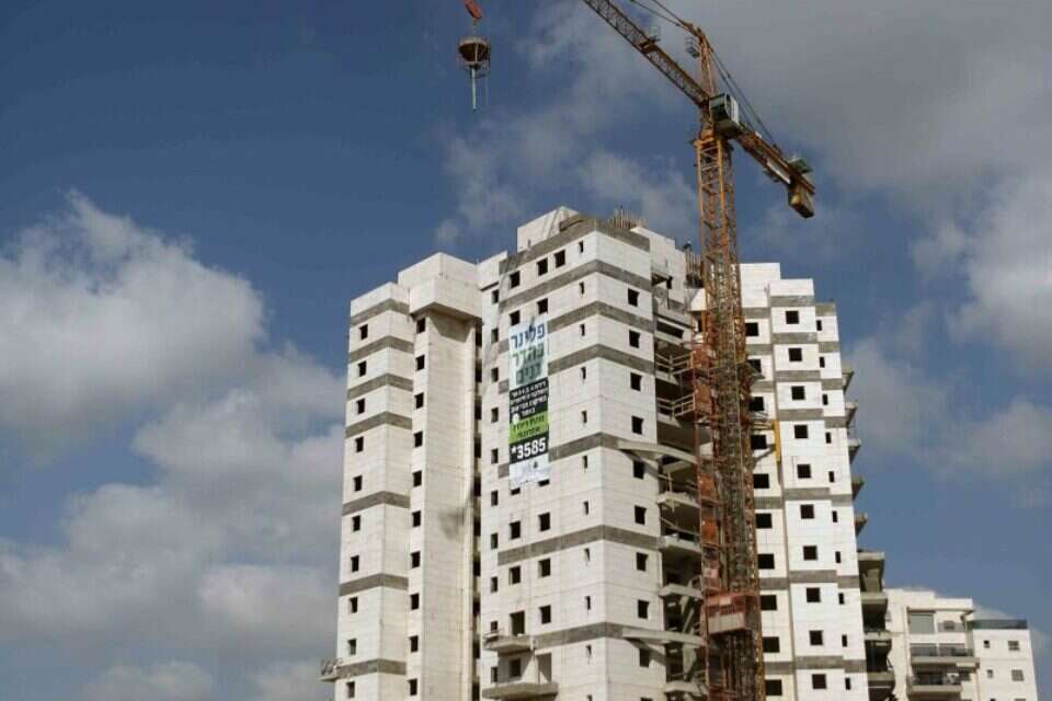 ממשיכים לבנות - המחירים ממשיכים לעלות. צילום: יהושע יוסף // ממשיכים לבנות - המחירים ממשיכים לעלות , 