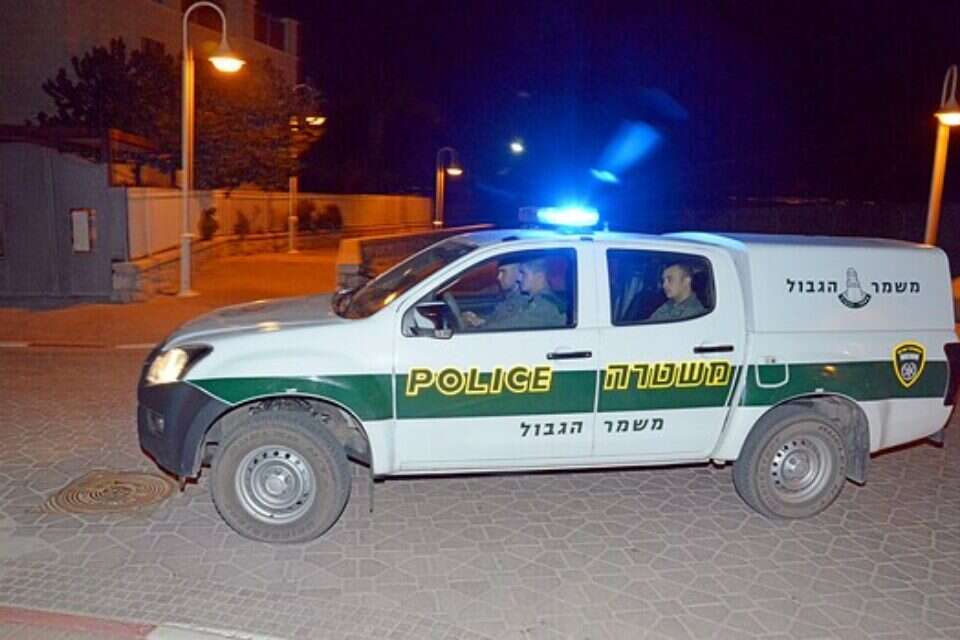 שוטרי מג"ב עורכים סריקות אחר הרקטות, אמש צילום: יוד צילומים // שוטרי מג"ב עורכים סריקות אחר הרקטות, אמש ,