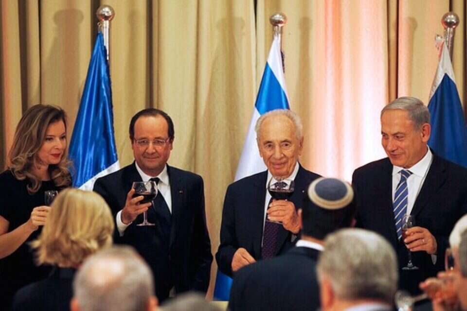 צילום: רויטרס // הרמת כוסית בארוחת הערב הרשמית במעון בנשיא ,