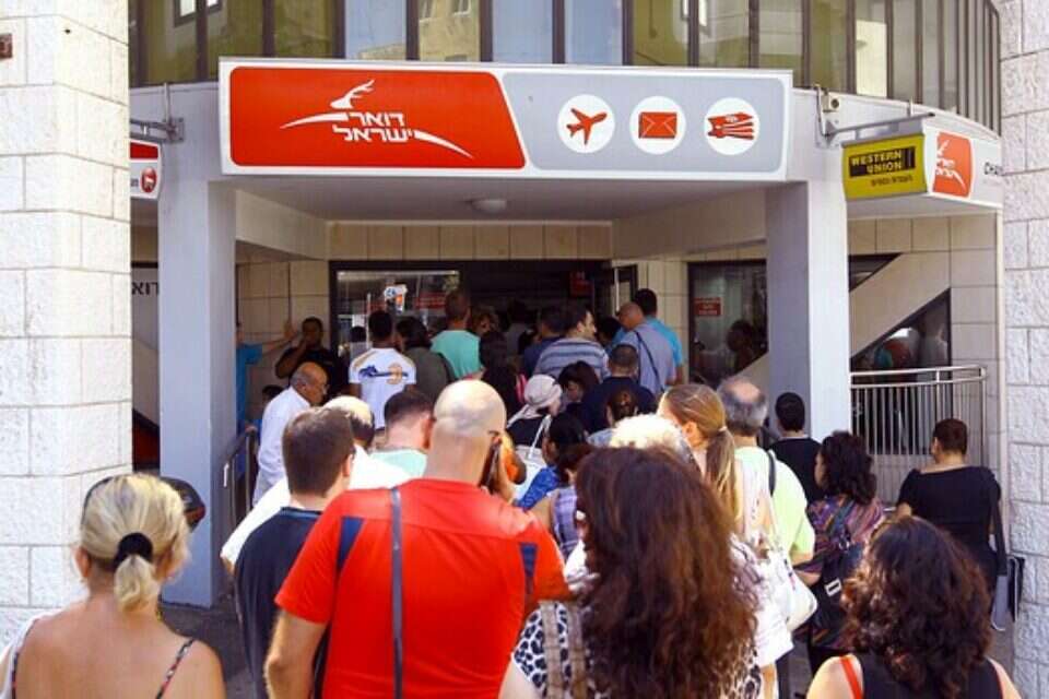 תורים ארוכים. אזרחים מודאגים בחיפה, אתמול // תורים ארוכים. אזרחים מודאגים בחיפה, אתמול ,