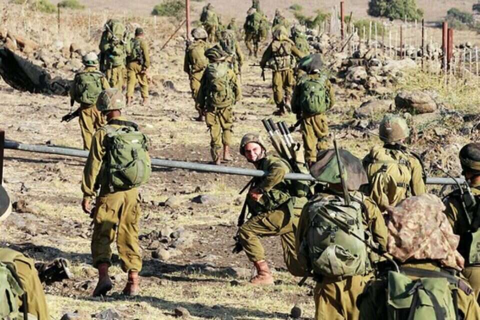 דריכות בכל החזיתות (ארכיון) , רויטרס