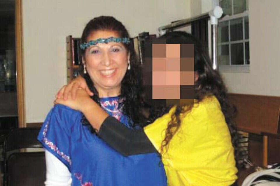 אסתר (משמאל) ובתה אורלי ,