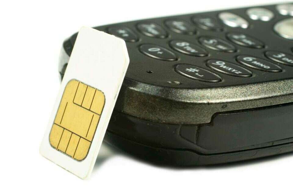 צילום: gettyimages (אילוסטרציה) // כרטיסי SIM. כבר לא מוגנים ,