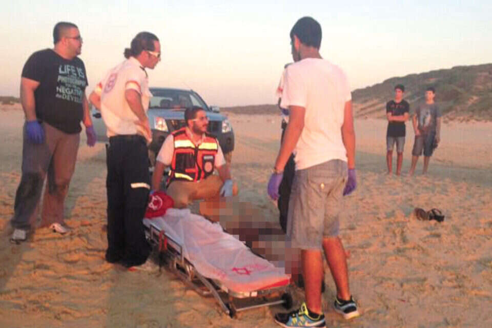 צילום: שמואל בוכריס // חוף פולג בנתניה, אתמול ,