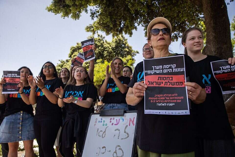 הפגנת סייעות במעונות השיקומיים מול הכנסת (ארכיון) , אורן בן חקון
