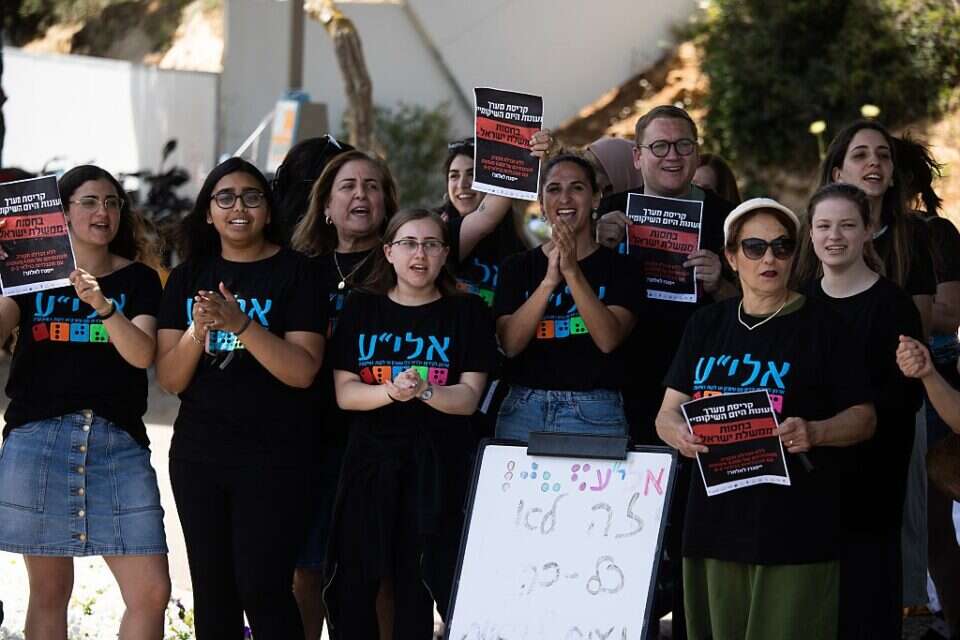 הפגנה מול הכנסת של הורים ומטפלות במעונות , אורן בן חקון