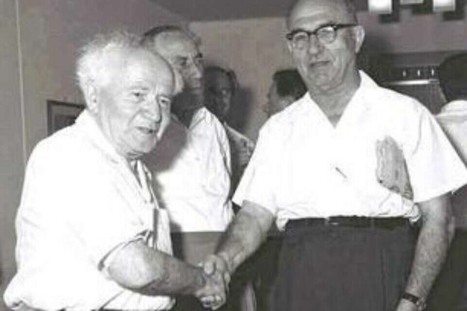 צילום: המדינה (ארכיון) // בן־גוריון ואשכול מציגים אחדות , 