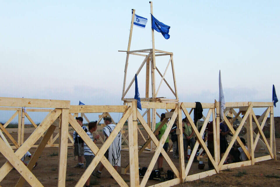 מתאמנים על פעולות ההקמה ,