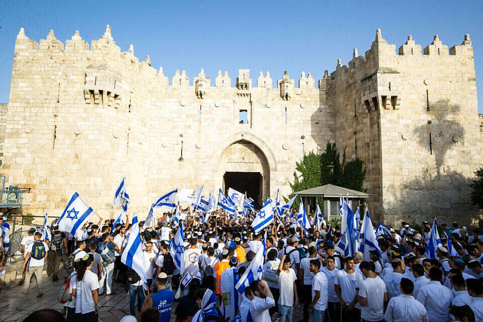 מצעד הדגלים (ארכיון) , אורן בן חקון