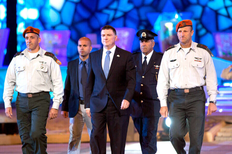 צילום: יונתן זינדל // אדלשטיין בחזרה בהר הרצל, אתמול ,