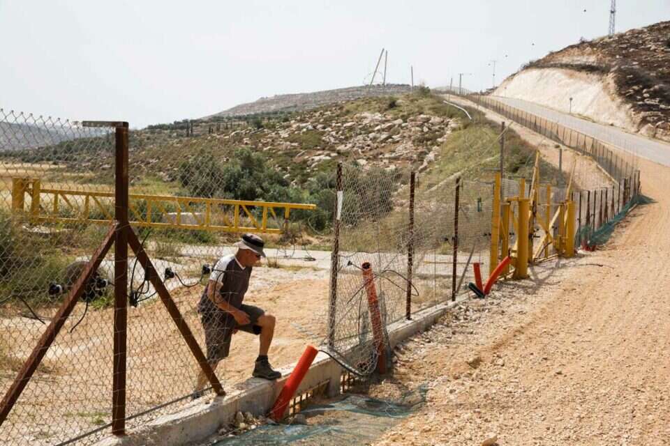 צילום: זיו קורן // אחת הפרצות בגדר ,