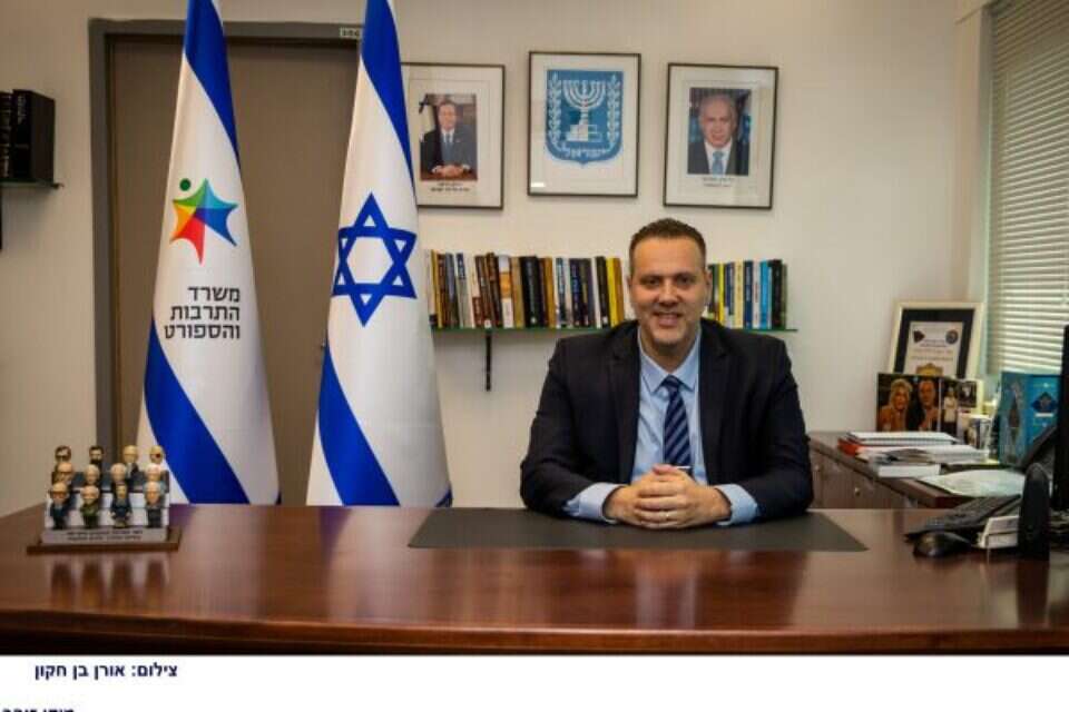 לא מוותר על העקרונות. השר זוהר , אורן בן חקון