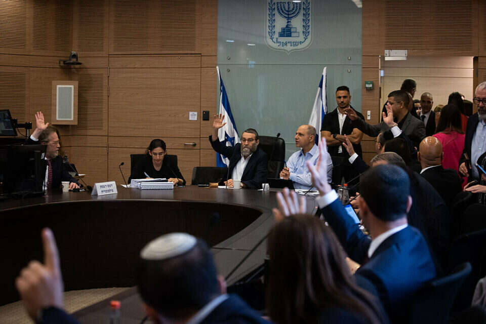 הצבעה בוועדת הכספים על סעיפי "חוק הארנונה" , אורן בן חקון