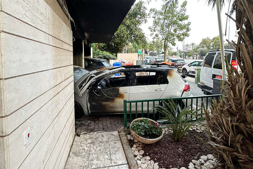הרכב שהתפוצץ סמוך לשגרירות בריטניה , 27 א
