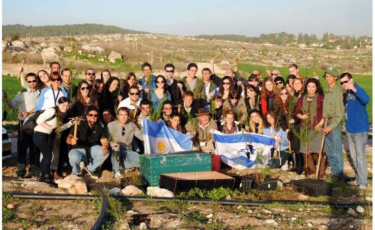 משתתפי "תגלית" מארגנטינה ביער נחשון , קרוליינה מאייר