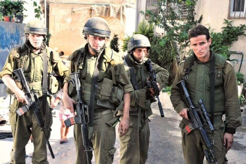 מספר את סיפורה של האינתיפאדה הראשונה. "רוק בקסבה" ,