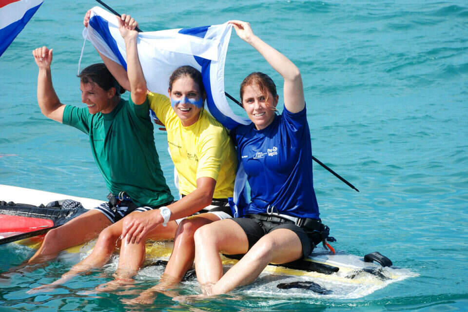 צילום: בן פינקלשטיין // עקשנות מול כישרון - מי תגיע לריו? דוידוביץ' (מימין) וקורזיץ (במרכז), חוגגות השבוע בברזיל ,